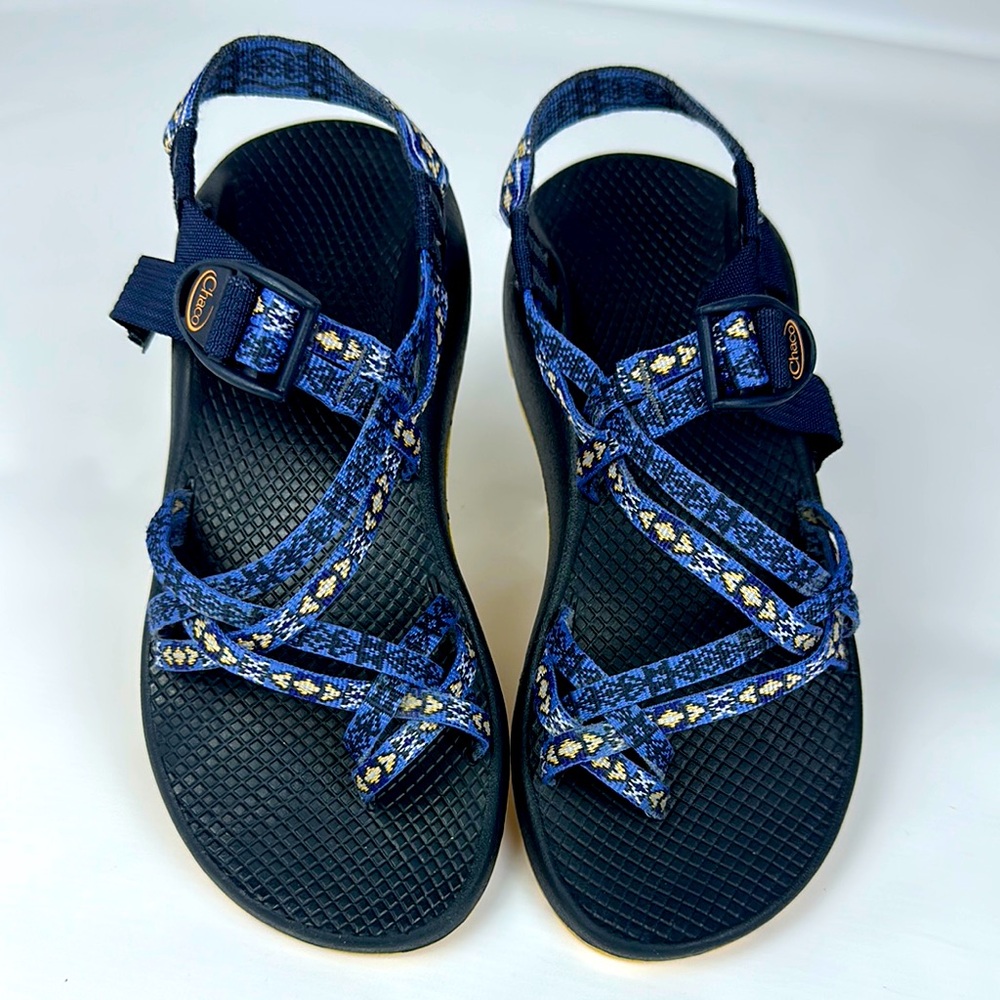 Chaco Z2 Navy and Cream Double Strap Sandals. Women’s size 8. 2 tone Soles.